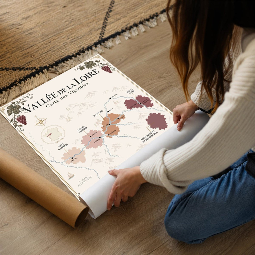 Affiche Vallée de la Loire Carte des Vignobles 50x70 cm - Mockup déroulé
